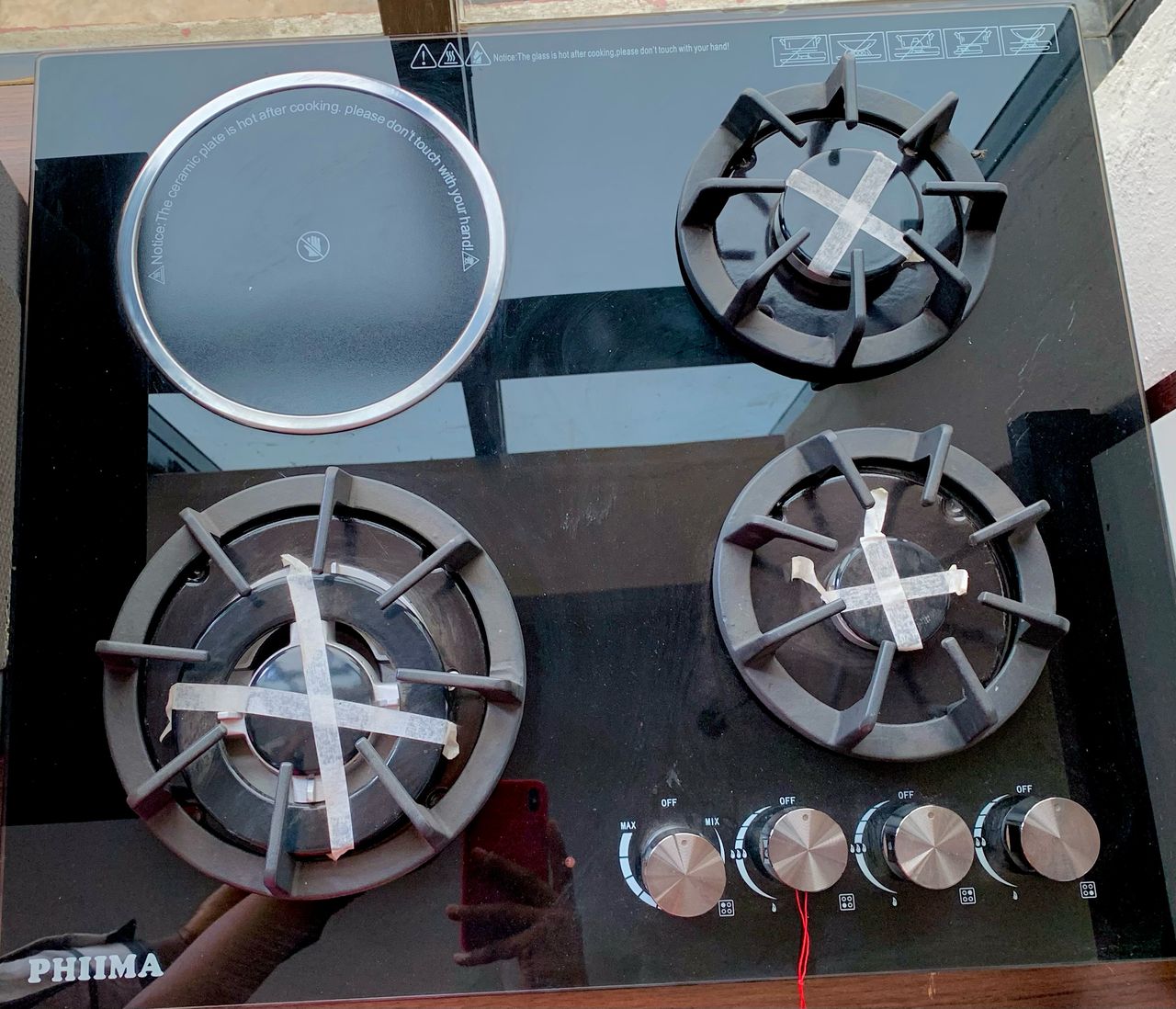 PHIMA hybrid cooktop combining gas and ceramic cooking power